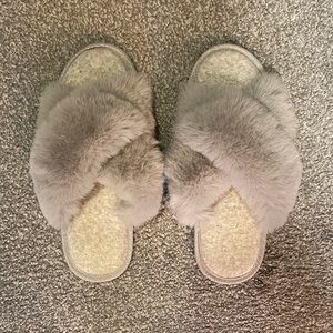 Kindred Bravely Soft Gray Women's Slippers